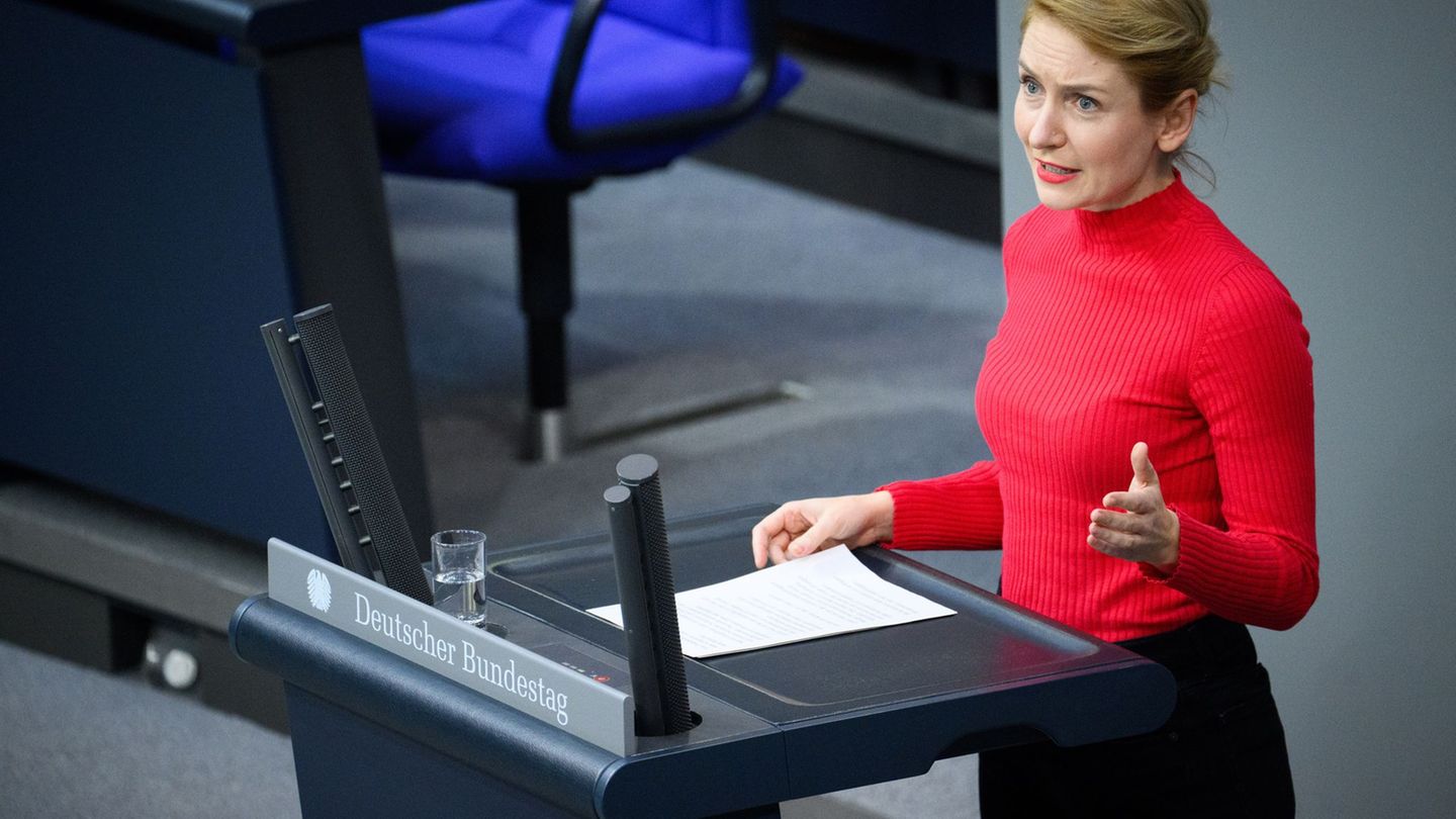 Ines Schwerdtner fordert eine klare Abgrenzung gegen die Politik von Donald Trump. (Archivbild) Foto: Bernd von Jutrczenka/dpa