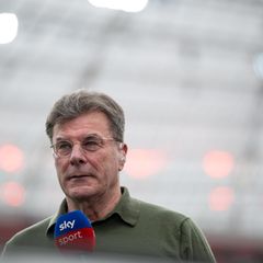 Wolfsburg Trainer Dieter Hecking fand Aussagen von Kevin Großkreutz zum VfL "despektierlich". (Archivbild) Foto: Fabian Strauch/