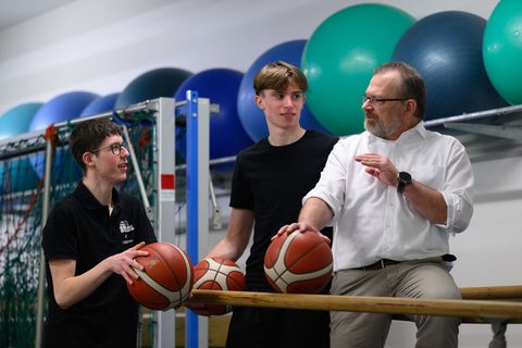 Sportliche Werte wie Teamgeist und Disziplin gelten auch für den Einstieg ins Berufsleben als wichtig. Foto: Hendrik Schmidt/dpa