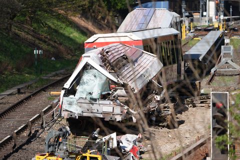Die U-Bahn war gegen einen Prellbock gefahren. Foto: Marcus Brandt/dpa