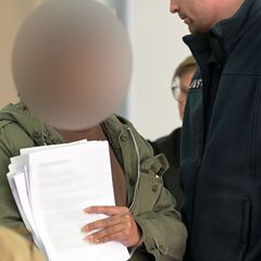 Das Bundesverwaltungsgericht hat die Revision gegen eine angeklagte Frau wegen des tödlichen Angriffs auf einen Wachmann verworf