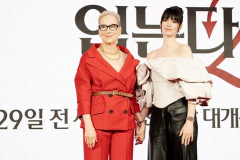 Meryl Streep und Anne Hathaway zeigen in Seoul, dass sie ihren "Der Teufel trägt Prada"-Figuren modisch in nichts nachstehen.