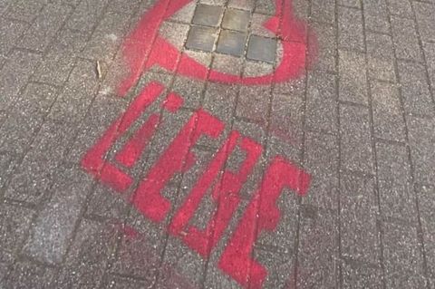 Die Staatsanwaltschaft hofft auf Hinweise zu den Heidelberger Herzen-Sprayern. (Handout) Foto: -/Staatsanwaltschaft Heidelberg/d