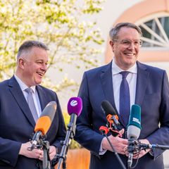 Gordon Schnieder (CDU) und Alexander Schweitzer (SPD) sind zuversichtlich. Foto: Andreas Arnold/dpa