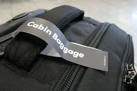 Scherze über gefährliche Gegenstände im Handgepäck haben ernste Folgen, wie eine Frau in Frankfurt erlebt hat. (Symbolbild) Foto