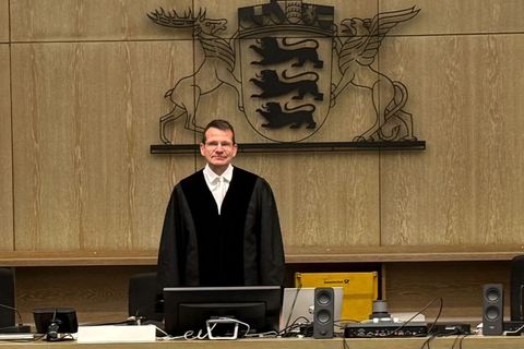 Richter Gerd Rackwitz beim Prozessauftakt am Landgericht Mannheim nach Schüssen auf einen Kioskbetreiber in Mannheim. Foto: Stef