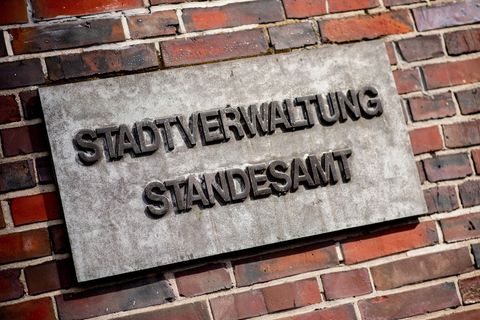 Bisher gilt für Hauptverwaltungsbeamte wie Bürgermeister und Landräte in Niedersachsen ein Mindestalter von 23 Jahren. (Symbolbi