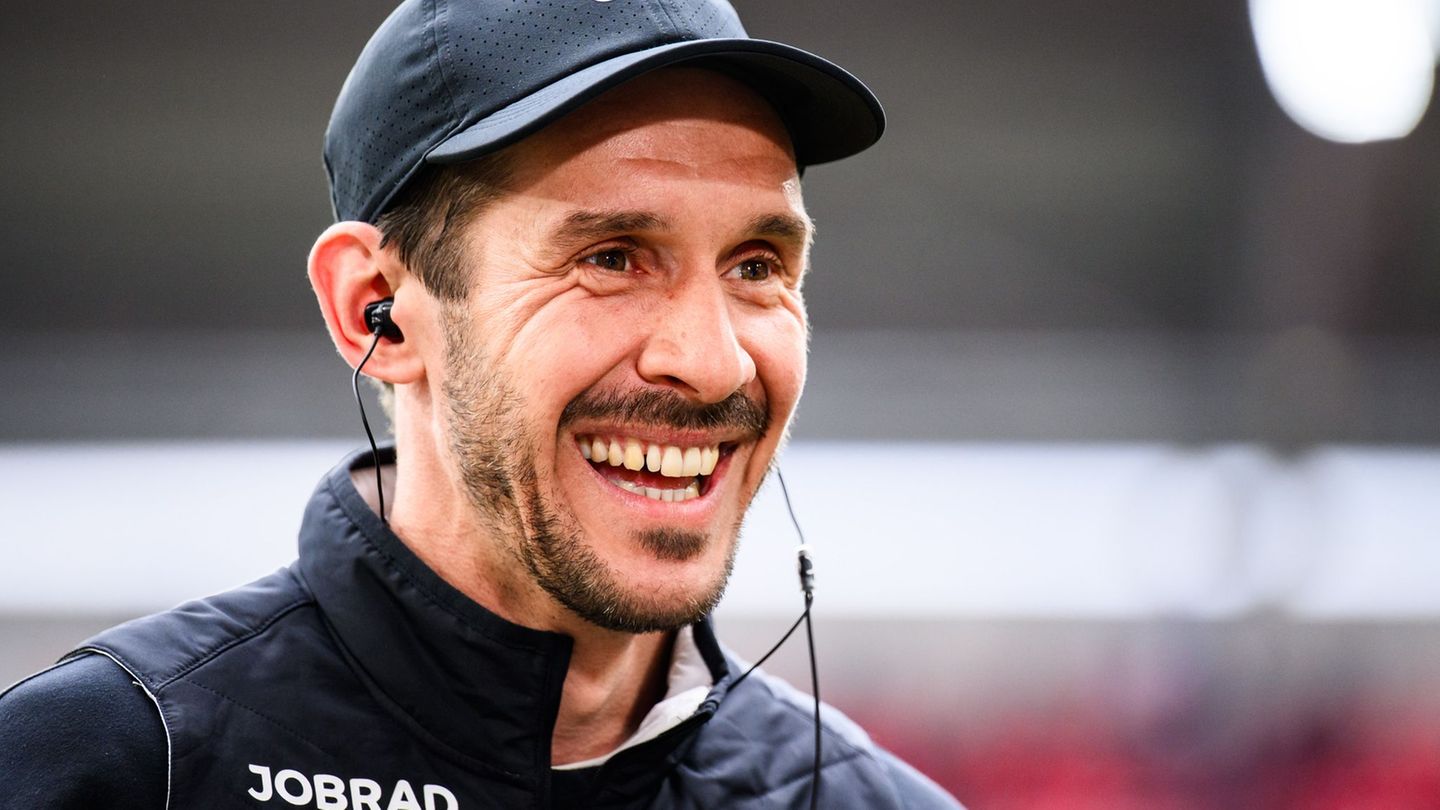 Trainer Julian Schuster und der SC Freiburg stehen vor einem historischen Abend. (Archivbild) Foto: Tom Weller/dpa