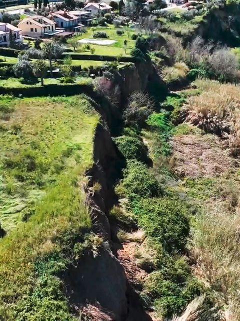 XXL-Erdspalt zieht sich durch italienischen Ort