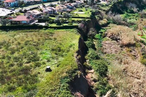 XXL-Erdspalt zieht sich durch italienischen Ort