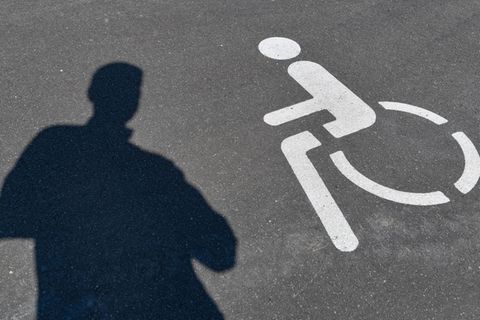 Hessen ermöglicht vorläufige Parkausweise für Schwerbehinderte. (Symbolbild) Foto: Patrick Pleul/dpa-Zentralbild/dpa