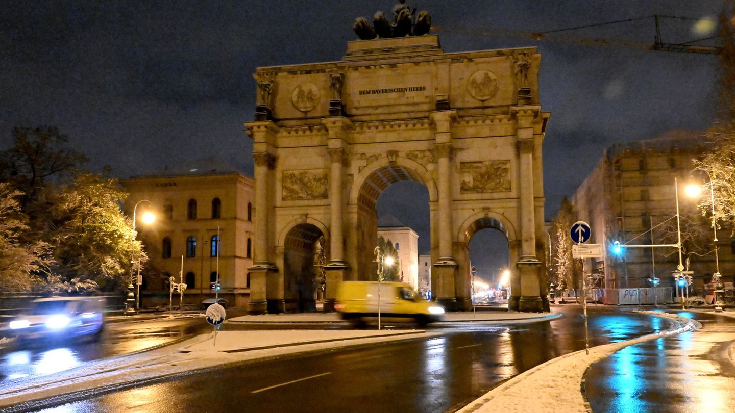 Wahlkampfaktion: Behörde verhängt Bußgeld für Habeck-Projektion am Siegestor