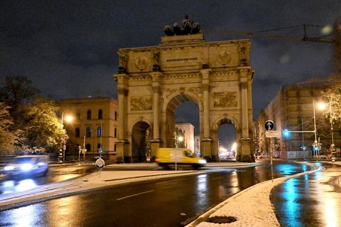 Im Bundestagswahlkampf 2025 machten die Grünen am Münchner Siegestor Werbung für ihren Kanzlerkandidaten Robert Habeck. Die Akti