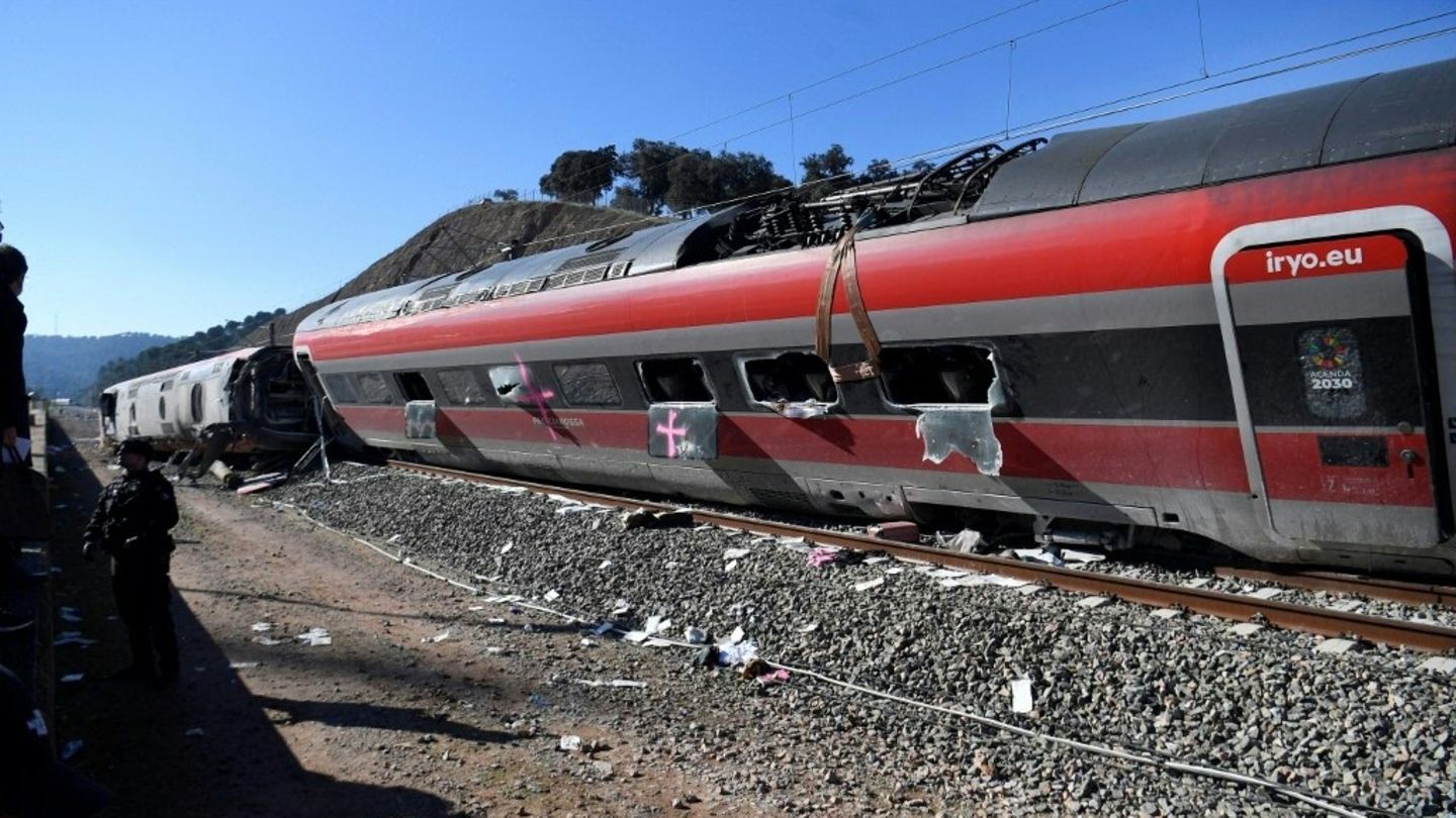 Berichte: Schäden am Gleis wohl für tödliches Zugunglück im Januar in Spanien verantwortlich