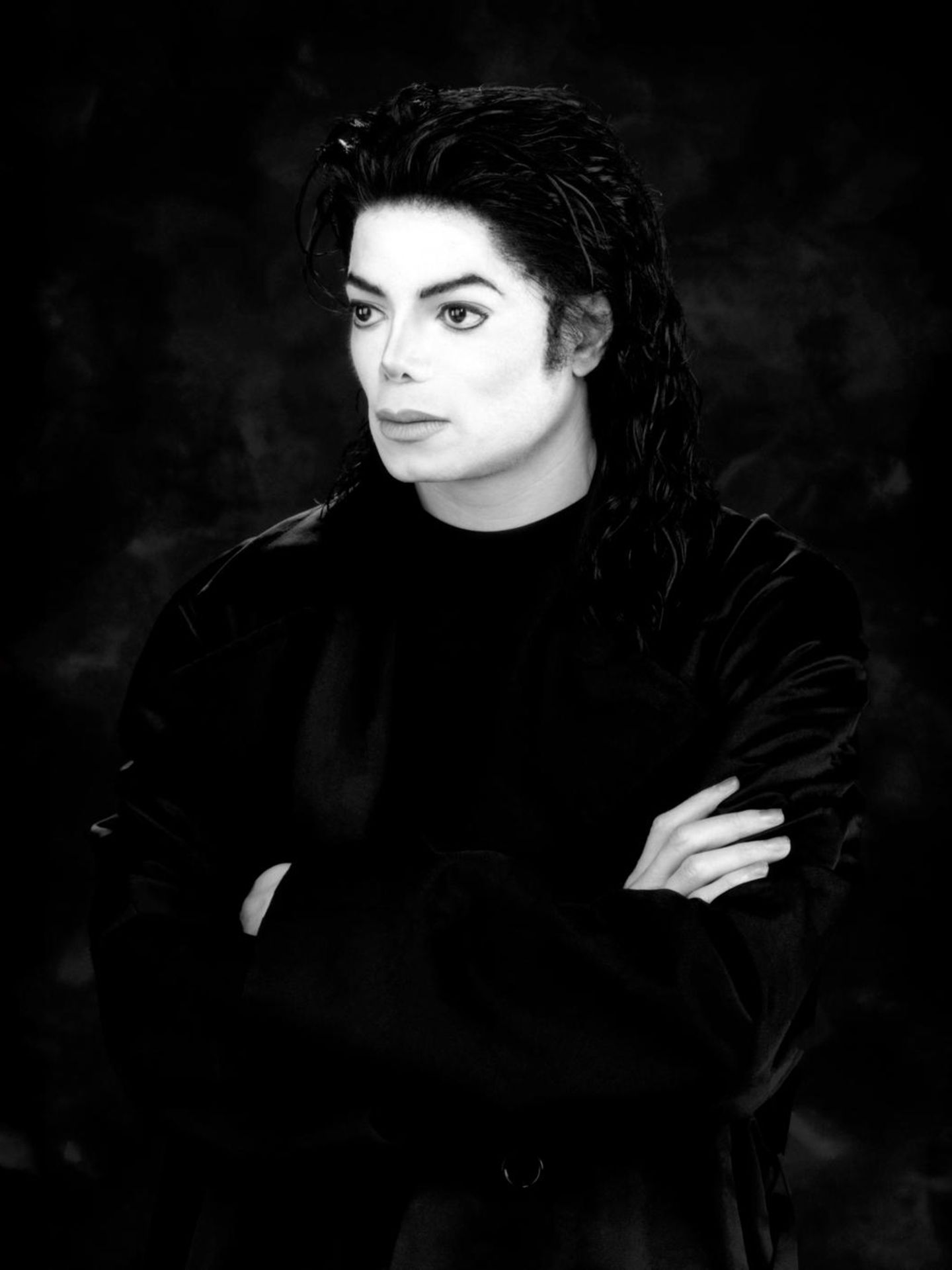 Michael Jackson mit verkreuzten Armen