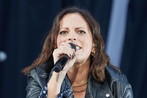 Sängerin Stefanie Kloß von der Band Silbermond während eines Konzerts (Archivbild)
