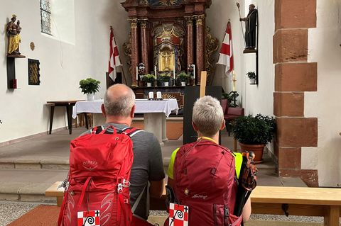 Die Wallfahrtskirche Kleinheiligkreuz in Osthessen gehört zu den Highlights auf dem 180 Kilometer langen Pilgerweg. (Archivbild)