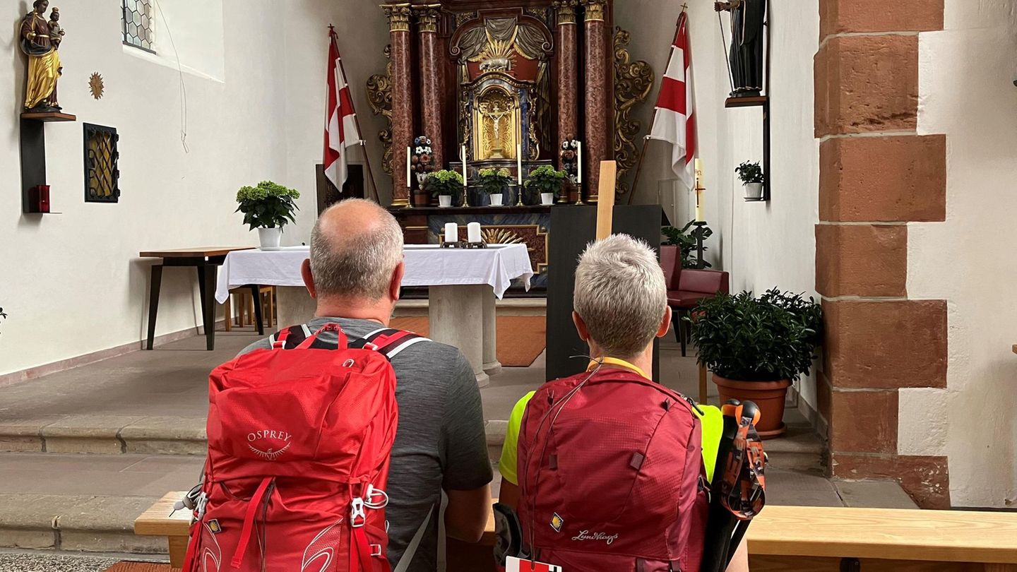 Die Wallfahrtskirche Kleinheiligkreuz in Osthessen gehört zu den Highlights auf dem 180 Kilometer langen Pilgerweg. (Archivbild)