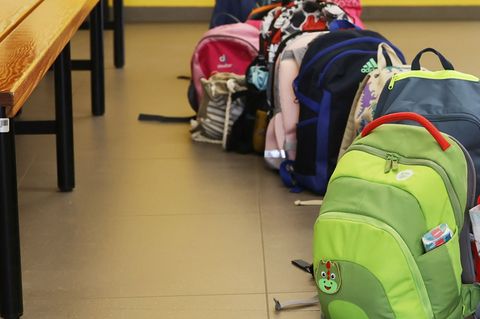 Elf Schulen in Thüringen wollen sich zu Familienschulzentren entwickeln. (Symbolbild) Foto: Bodo Schackow/dpa