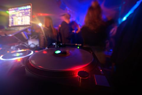 Hohe Mieten und steigende Energiekosten machen vielen Hamburger Clubs zu schaffen. (Symbolbild) Foto: Jonas Walzberg/dpa