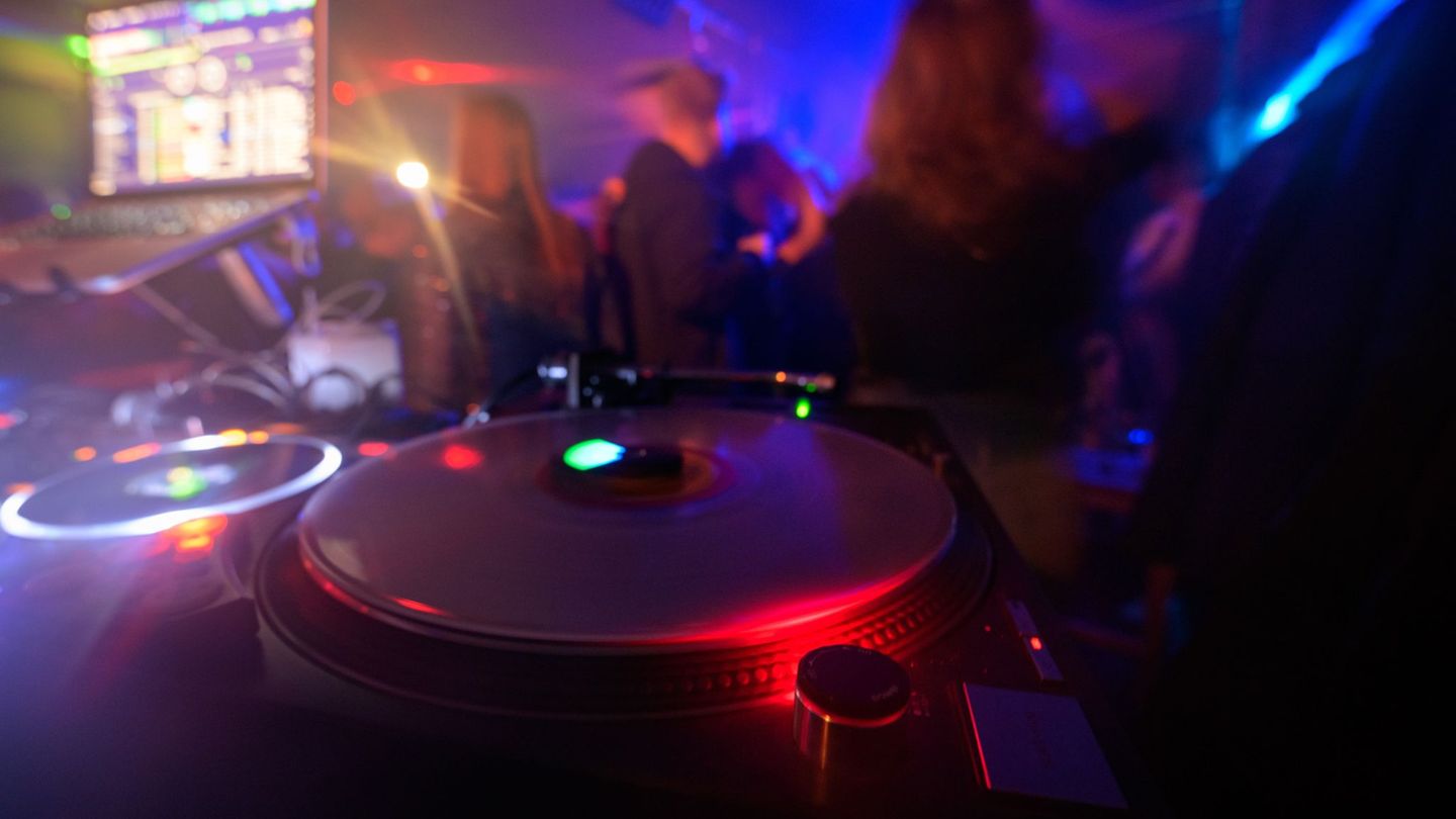 Hohe Mieten und steigende Energiekosten machen vielen Hamburger Clubs zu schaffen. (Symbolbild) Foto: Jonas Walzberg/dpa