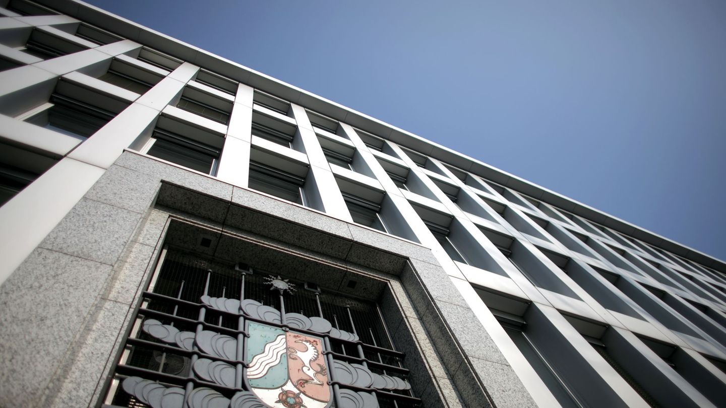 Das Finanzministerium befindet sich aktuell nahe dem Hofgarten in Düsseldorf. (Archivfoto) Foto: Rolf Vennenbernd/dpa