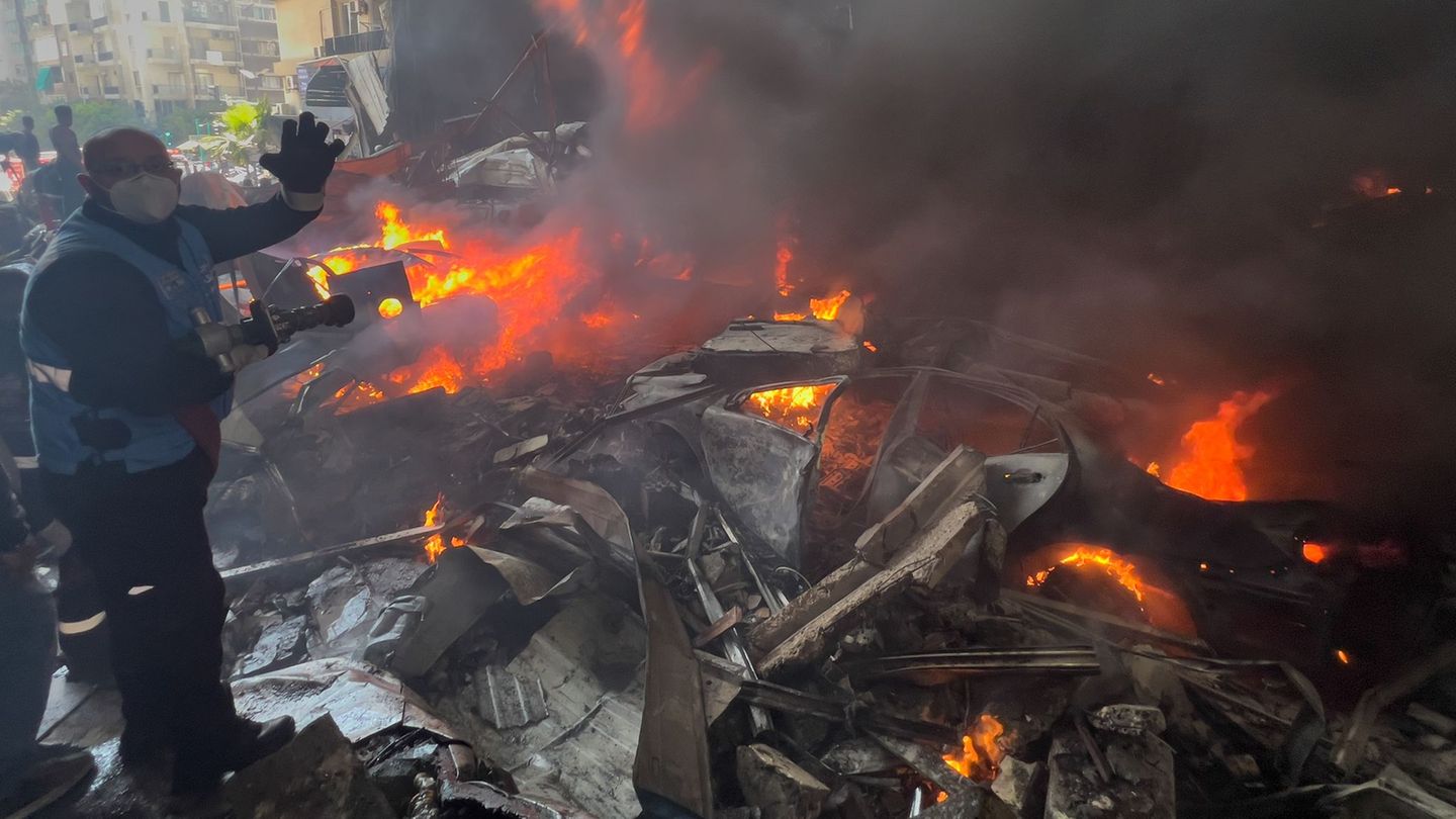 Israels Angriffe im Libanon stellen die Waffenruhe im Iran-Krieg auf die Probe. Foto: Hussein Malla/AP/dpa