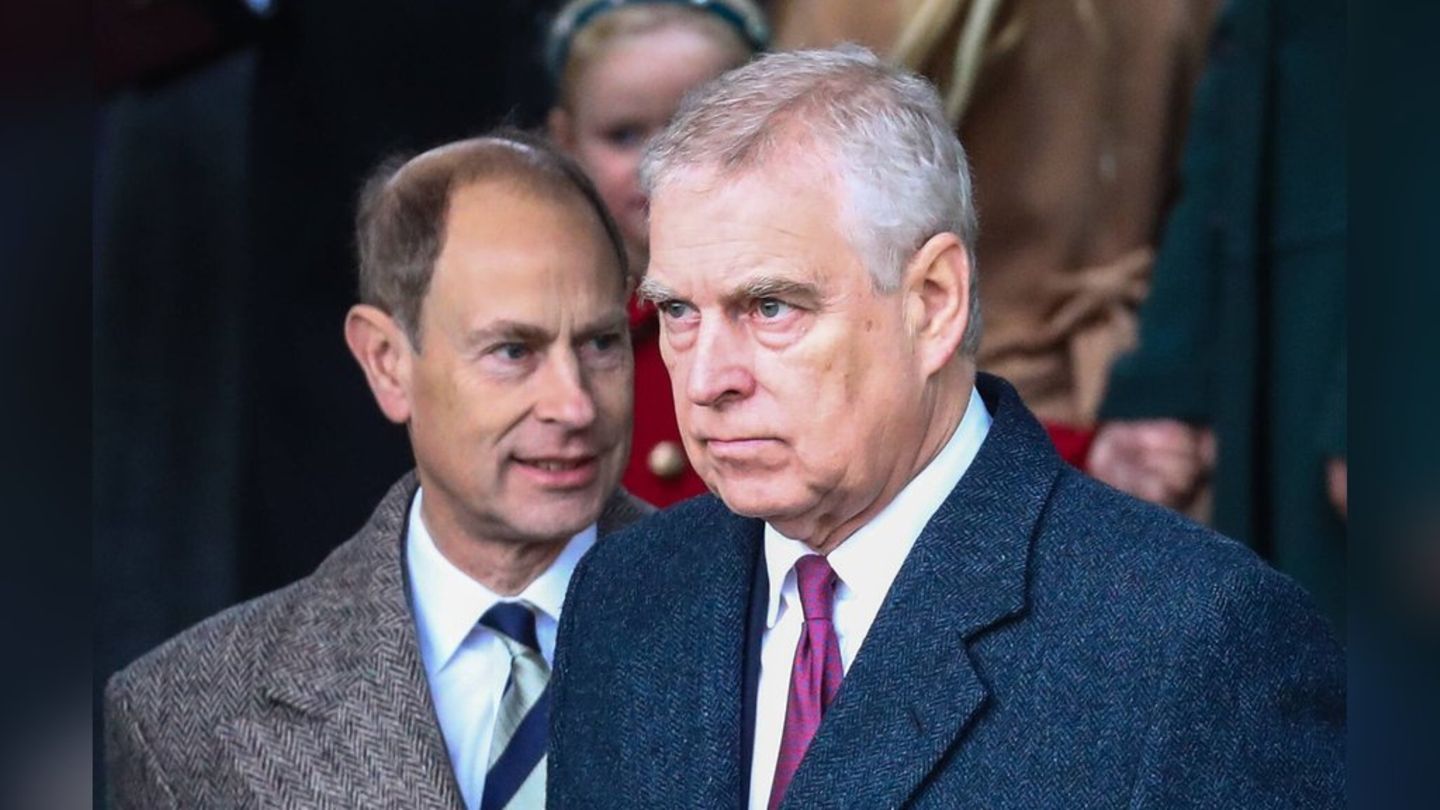 Ex-Prinz Andrew (r.) kann offenbar noch immer auf die Unterstützung seines Bruders Prinz Edward zählen.