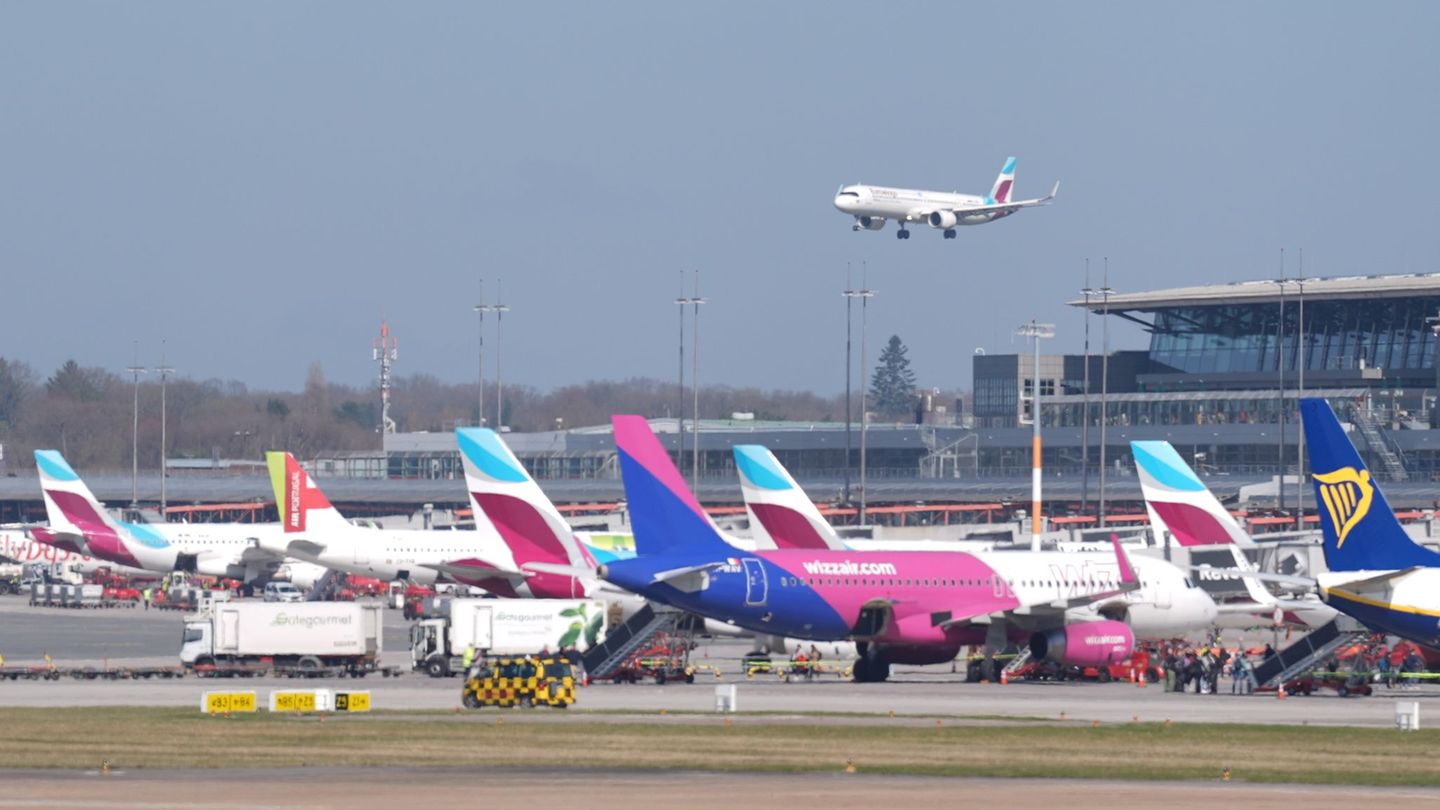 Zweite Streikwelle: Flugbegleiter streiken - Flüge in Hamburg fallen aus