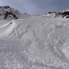 Bei einer Abfahrt nahe einer Staumauer kam ein Deutscher in Österreich ums Leben (Symbolfoto)