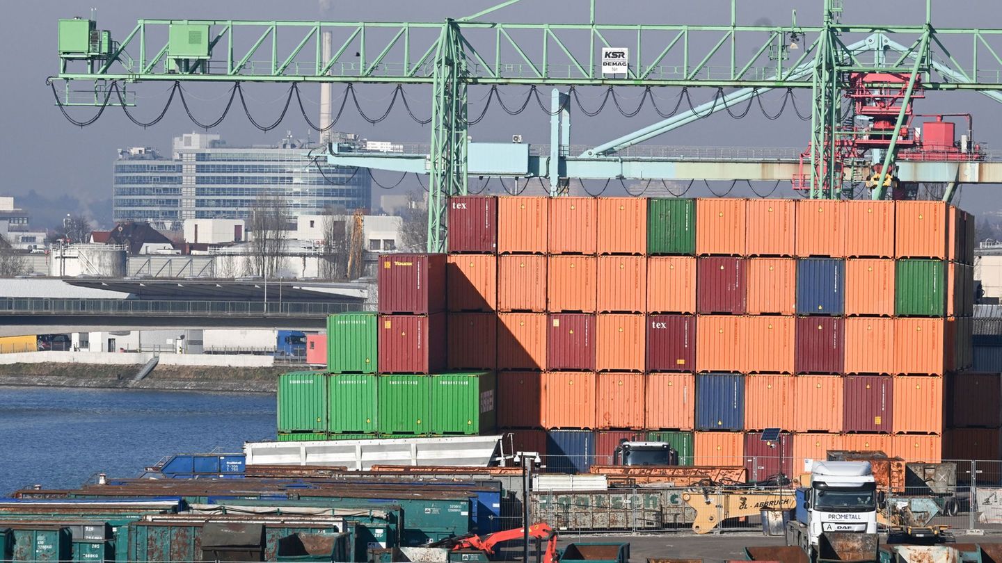 Deutschlands Exporteure haben nach dem Dämpfer zu Jahresbeginn im Februar wieder bessere Geschäfte gemacht. (Archivbild) Foto: B