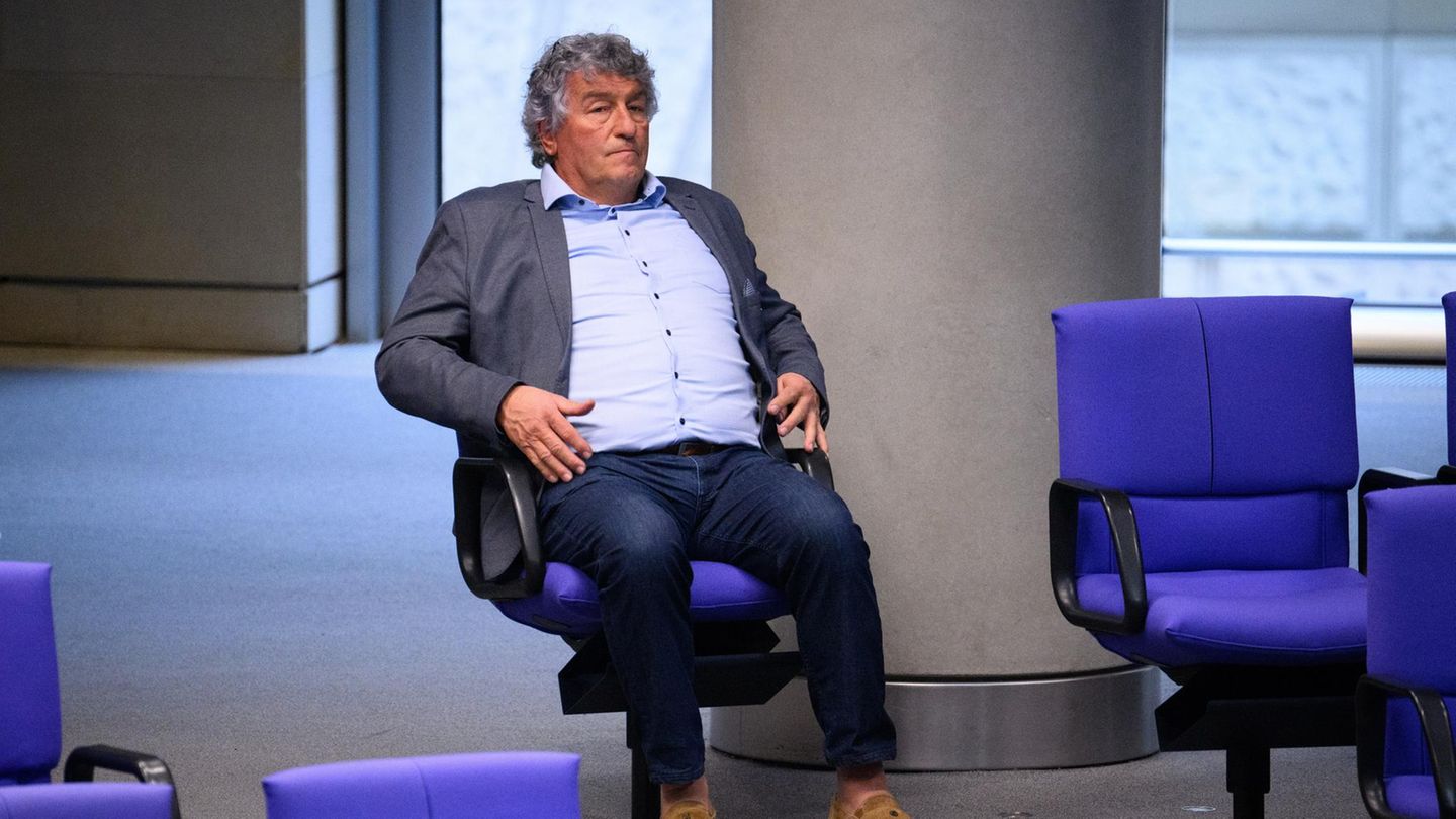 Fraktionsloser Abgeordneter Sieghard Knodel im Bundestag