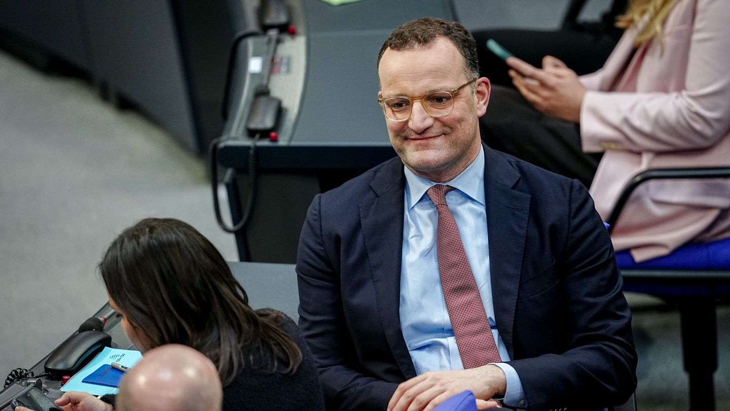 CDU/CSU-Fraktionsvorsitzender Jens Spahn im Bundestag