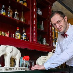 Löhlein übernahm 2020 die Mampe Manufaktur. Foto: Jens Kalaene/dpa