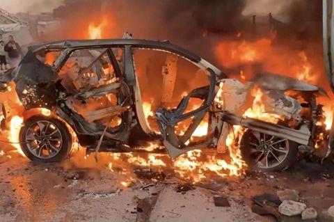 Luftschlag in Gaza tötet Journalisten – Auto brennt komplett aus