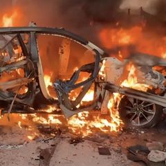 Luftschlag in Gaza tötet Journalisten – Auto brennt komplett aus