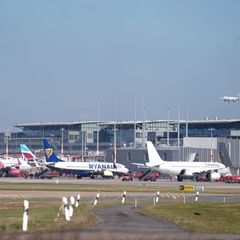 Mit 14,8 Millionen Reisenden zählte der Flughafen Hamburg im Geschäftsjahr 2025 so viele Passagiere wie im Vorjahr. (Archivbild)