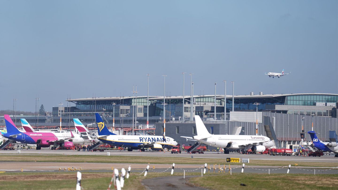 Mit 14,8 Millionen Reisenden zählte der Flughafen Hamburg im Geschäftsjahr 2025 so viele Passagiere wie im Vorjahr. (Archivbild)