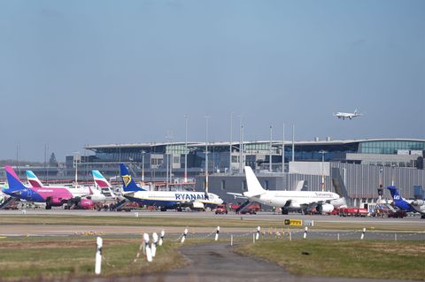 Mit 14,8 Millionen Reisenden zählte der Flughafen Hamburg im Geschäftsjahr 2025 so viele Passagiere wie im Vorjahr. (Archivbild)