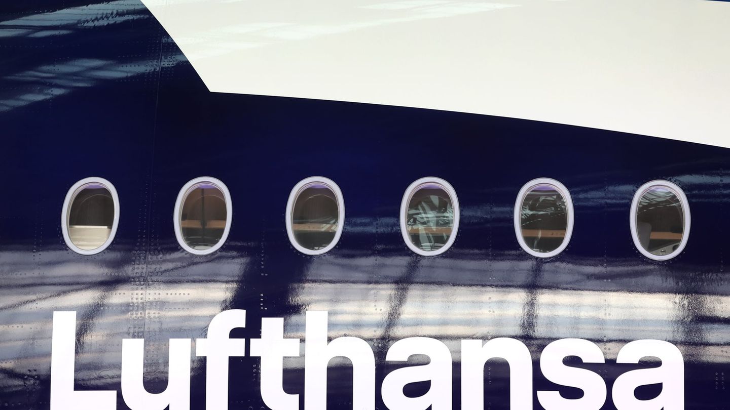 Durch den Streik der Lufthansa fallen am Flughafen Leipzig/Halle mehrere Flüge aus. (Archivbild) Foto: Karl-Josef Hildenbrand/dp