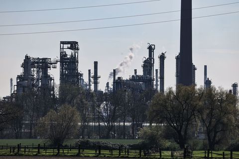 Die Raffinerie in Gelsenkirchen ist eine der größten Deutschlands. Foto: Oliver Berg/dpa