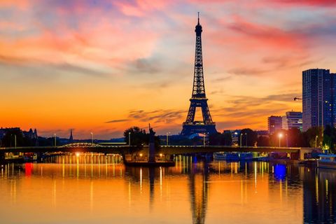 Der Eiffelturm ist wohl eines der bekanntesten Wahrzeichen der Welt.