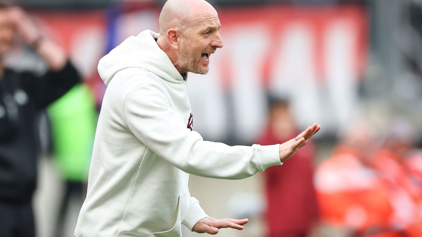 Will mit seinem Team auswärts endlich mal überzeugen: FCK-Trainer Trainer Torsten Lieberknecht. Foto: Daniel Karmann/dpa