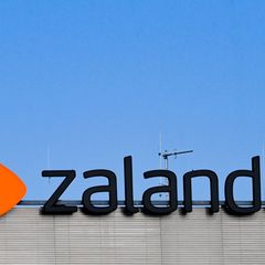 Nach dem Gerichtstermin gibt es eine weitere Betriebsversammlung bei Zalando in Erfurt (Illustration). Foto: Jens Kalaene/dpa-Ze