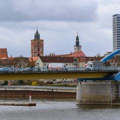 An der Grenze zu Polen bilden sich immer wieder längere Rückstaus. (Archivbild) Foto: Patrick Pleul/dpa