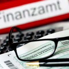 Für viele ist die Steuererklärung eine lästige Sache. (Symbolbild) Foto: Oliver Berg/dpa