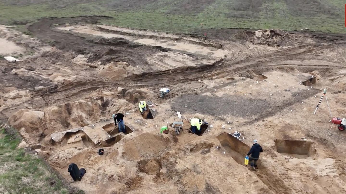 Historische Entdeckung: "Es ist wie im Bilderbuch": Archäologen entdecken seltene Bronzezeit-Siedlung