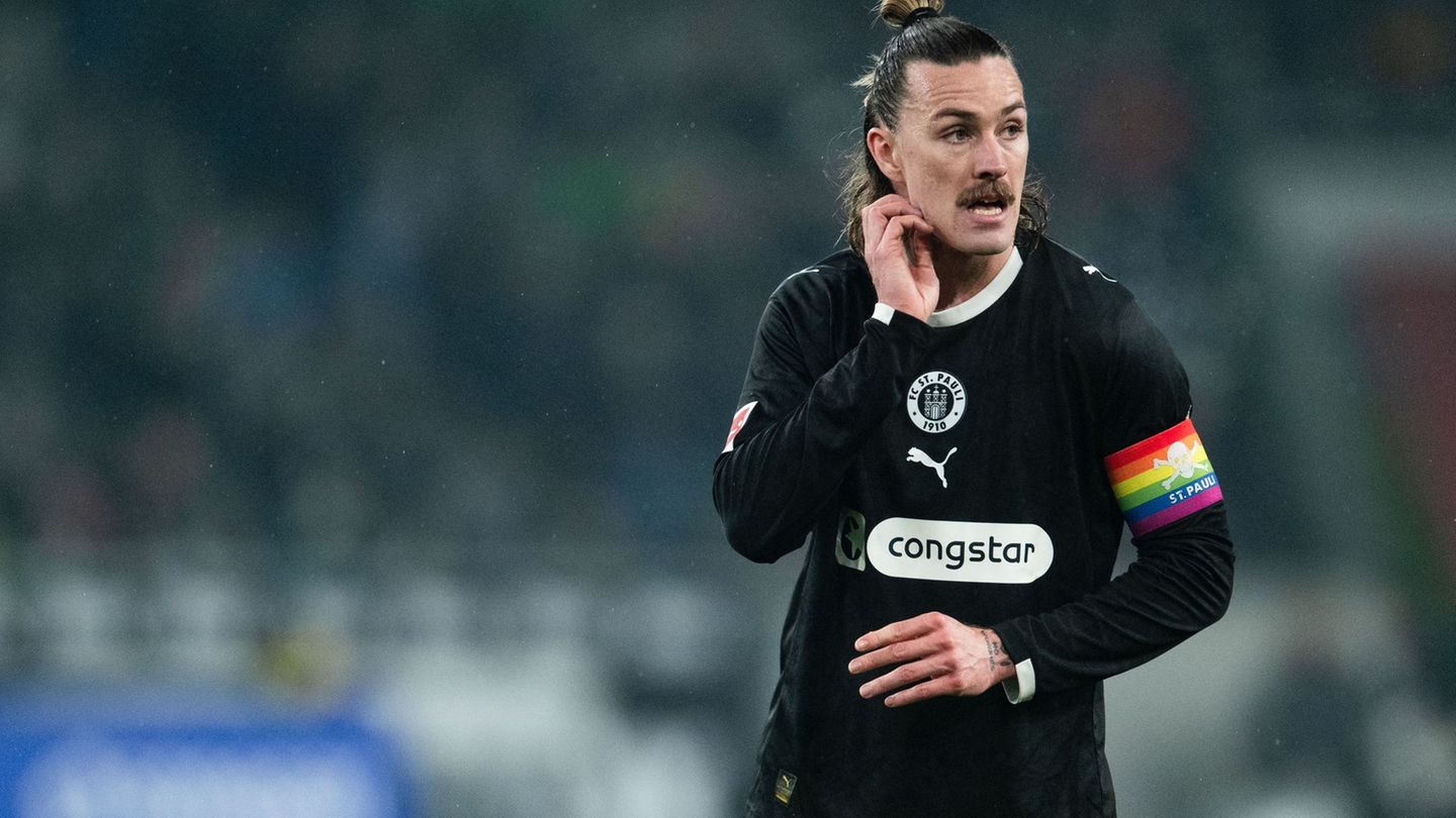 Kapitän Jackson Irvine wird dem FC St. Pauli gegen Bayern München fehlen. (Archivbild) Foto: Marius Becker/dpa