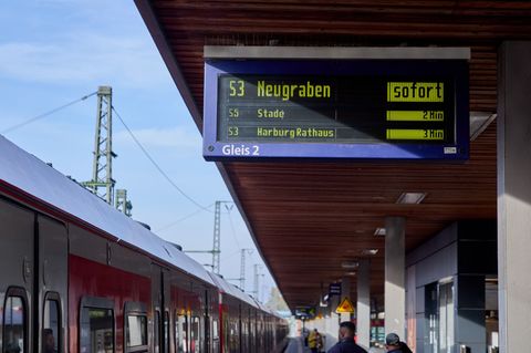 Die Strecke zwischen Wilhelmsburg und Neugraben wird im Mai wegen Bauarbeiten zwei Wochen lang gesperrt. (Archivbild) Foto: Geor