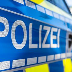 In Weimar ist ein Mann von einem Schäferhund gebissen worden. (Symbolbild) Foto: David Inderlied/dpa